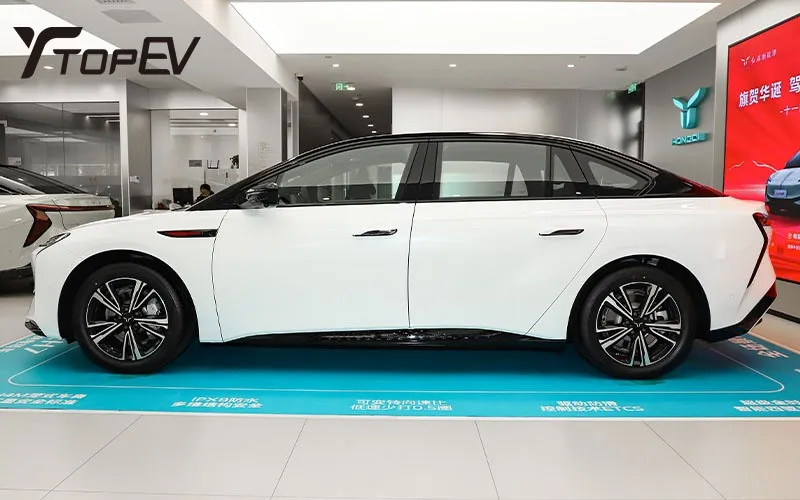 Hongqi EH7 review Hongqi EH7 review