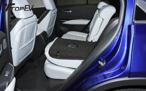 2025 cadillac xt4 specs